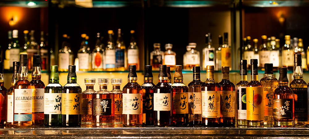 メインバー「キャプテンズバー」で、日本を代表するウイスキーとクラフトジンに酔いしれて…