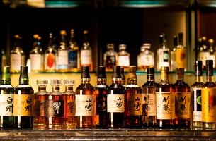 メインバー「キャプテンズバー」で、日本を代表するウイスキーとクラフトジンに酔いしれて…