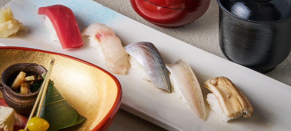 日本料理「さくら」自慢の寿司や天ぷら、鉄板焼をご堪能いただけるディナーコース”伏見（ふしみ）”