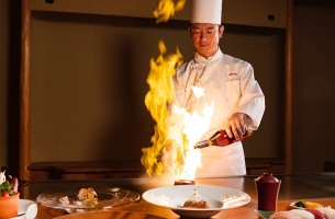 【6名様以上・半個室貸切】鉄板焼カウンターお祝いプランお誕生日や金婚式など、ご家族みなさまでのお祝いにおすすめ