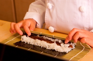 【5月5日・6日開催、1日4組限定】ちびっ子寿司教室日本料理「さくら」寿司カウンター