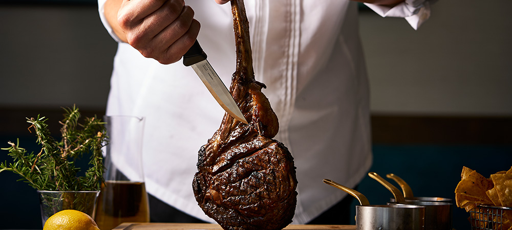 BBQテラス「アブレイズ」約1kgの肉を豪快に喰らう！トマホークプレート
