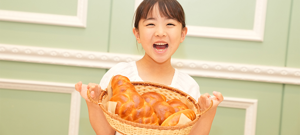 【8月9日開催】夏休みちびっこ体験プランちびっ子パン作り体験～ランチビュッフェ付き～