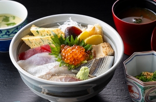 【平日限定ランチ】日本料理「さくら」選べる御膳～さくら特製秋の天丼、豊洲市場直送海鮮丼、黒毛和牛～