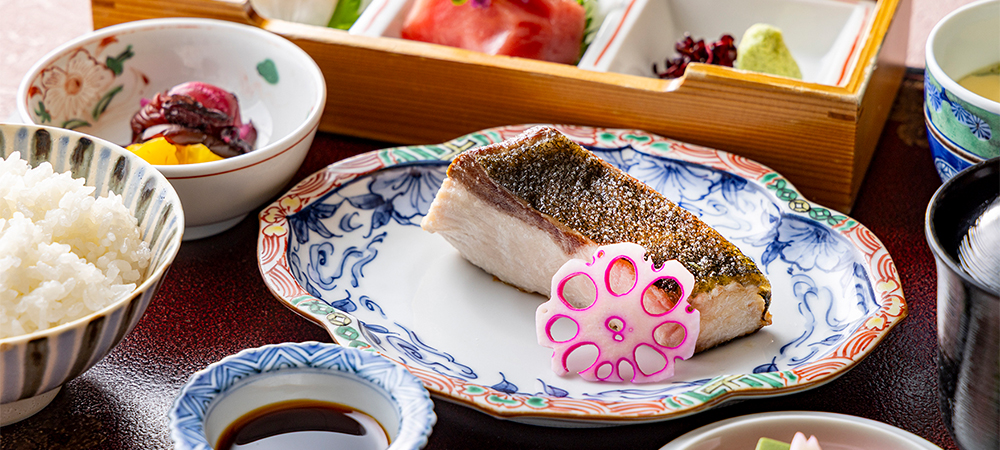 日本料理「さくら」珠玉の厳選御膳安曇野げんき豚、豊洲直送鮮魚、和牛炭火焼