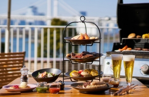 東京湾を望む絶景テラスで黒毛和牛や1kgトマホークを味わうバーベキューテラス 「アブレイズ」