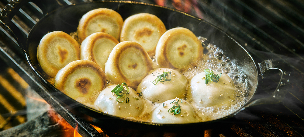 藁焼きローストビーフとトロピカルフルーツが競演 「ミート×マンゴー&メロン ビュッフェ」