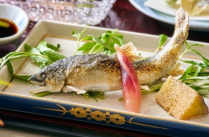 【平日限定ランチ】日本料理「さくら」選べる季節の特選御膳～若鮎御膳、豊洲市場直送海鮮丼、黒毛和牛～