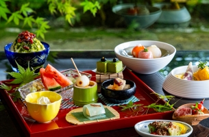 涼を呼ぶ甘味と、職人が手掛けるセイボリー 【日本料理「さくら」】和のアフタヌーンティー