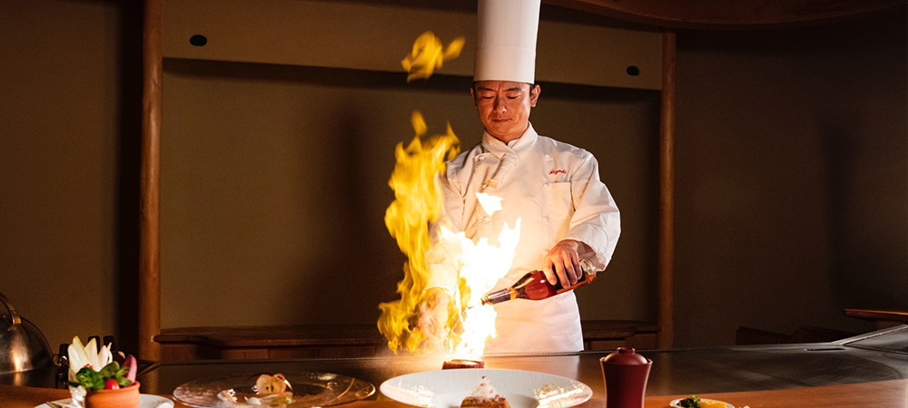 【夕・朝食付】日本料理『さくら』で優雅に楽しむ　選べるディナーコース付きステイ