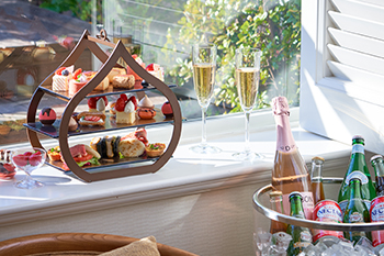 お台場で過ごす 女の子のためのトクベツな休日 Gogo Strawberry Girls Night 超 おこもり女子会 アフタヌーンティー 朝食付 お台場のホテルなら ヒルトン東京お台場